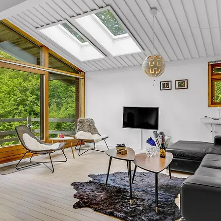 5 Bedroom Stunning In Сasa de vacaciones Gilleleje