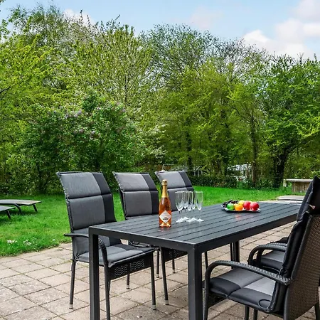 5 Bedroom Stunning In Сasa de vacaciones Gilleleje